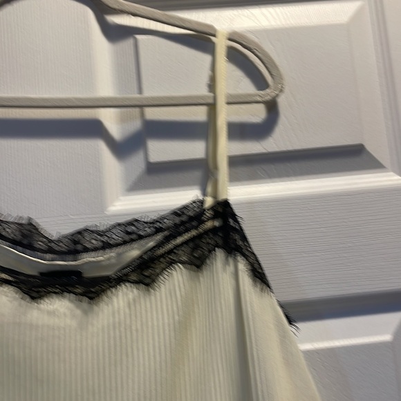 Torrid Cream Chiffon and Lace Pleated Cami Tank Top 4 - Picture 5 of 9
